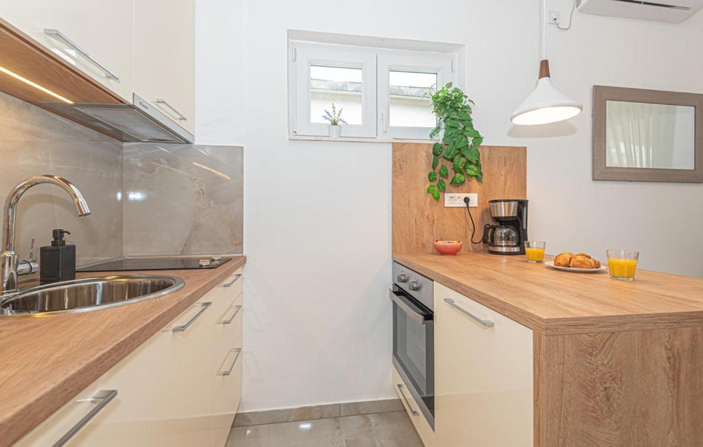 Holiday Home Gveric Vodice Bagian luar foto